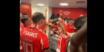 ‘Vai no cavalinho’. Otamendi mostra festa do Benfica após bater Sporting