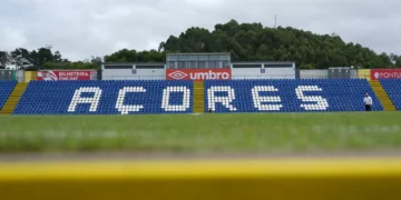 Santa Clara pode carimbar playoff em casa frente ao Larne