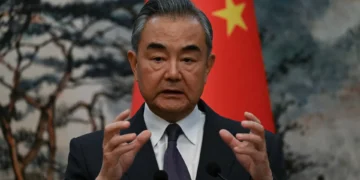 China saúda “dinâmica positiva” das relações com a Índia