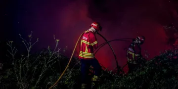 Combate ao fogo decorre favoravelmente em Chaves