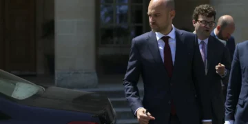 França saúda “decisão corajosa” do Líbano de desarmar o Hezbollah