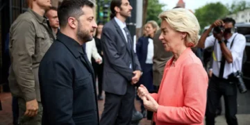 Von der Leyen defende regresso de crianças deportadas como condição para a paz