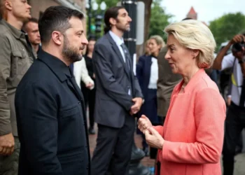 Von der Leyen defende regresso de crianças deportadas como condição para a paz