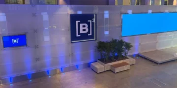 B3 (B3SA3) tem lucro líquido recorrente de R$ 1,28 bi no 2º tri, alta de 4,2%