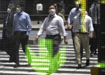 Bolsa de Tóquio abre com Nikkei a cair 0,49%