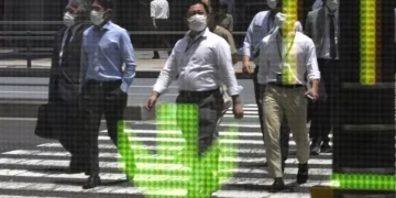 Bolsa de Tóquio abre com Nikkei a cair 0,49%