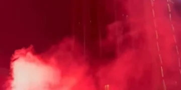 “Bem-vindos ao inferno”. Adeptos do Fenerbahçe ‘aterrorizam’ Benfica