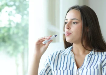 Cigarros eletrónicos. Estudo alerta para os riscos preocupantes em jovens