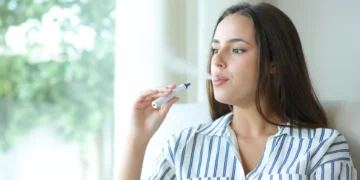 Cigarros eletrónicos. Estudo alerta para os riscos preocupantes em jovens