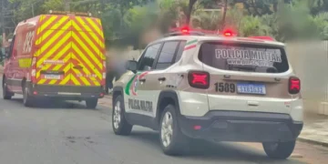 Homem é ferido com enxada pelo irmão em surto em Jaraguá do Sul