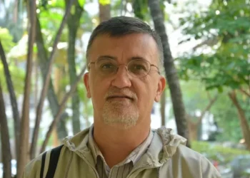 ‘Todo governo prepotente usa Deus no discurso’, diz vencedor do Jabuti