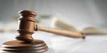 Filhos de trabalhador haitiano morto em acidente no Brasil chegam ao país para receber indenização