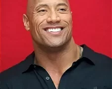 The Rock aparece irreconhecível em Veneza; veja comparação