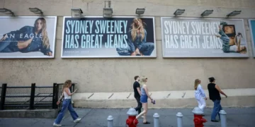 American Eagle dispara com vendas e sucesso da campanha polêmica com Sydney Sweeney