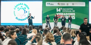 Câmara Mirim de Blumenau participa do 14º Encontro Estadual dos Vereadores Mirins