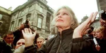 Brigitte Bardot internada de urgência aos 91 anos