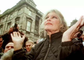 Brigitte Bardot internada de urgência aos 91 anos