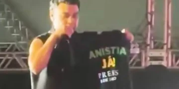 Show de Zezé Di Camargo em SC gera polêmica após gesto político e cachê pago com verba da Fundação de Turismo