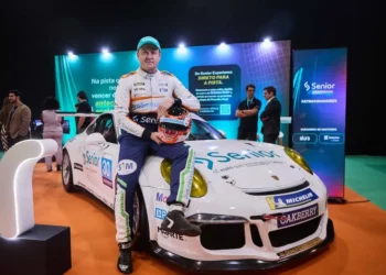Cristian Mohr leva adrenalina e tecnologia da Porsche Cup ao Senior Experience 2025