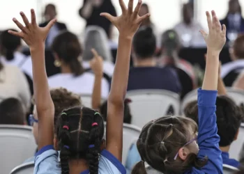 Mais brincadeira, menos tela: confira dicas para uma infância saudável