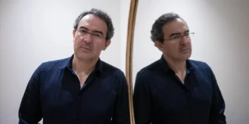 Juan Gabriel Vásquez: “A única tarefa do escritor é contar aquilo que nem o jornalista, nem o historiador podem contar”