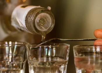 Casal internado em BC tem alta após suspeita de intoxicação por metanol ser descartada