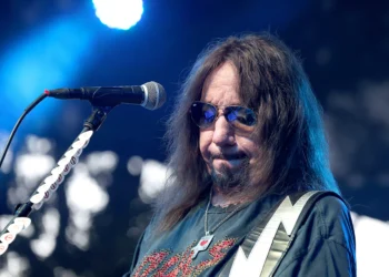 Morre, aos 74 anos, Ace Frehley, guitarrista da banda Kiss
