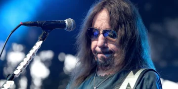 Morre, aos 74 anos, Ace Frehley, guitarrista da banda Kiss