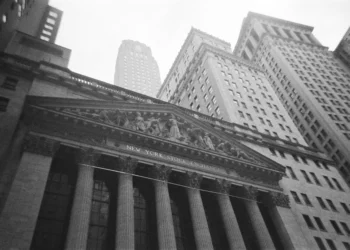 Bolsas de NY fecham em queda com Trump e China; S&P 500 tem pior dia desde abril