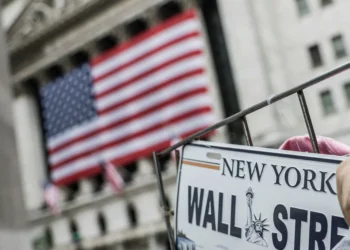 Bolsas de NY fecham mistas; S&P 500 e Nasdaq têm recorde sob impulso de techs