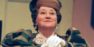 Morreu a atriz britânica Patricia Routledge, protagonista de “Cuidado com as Aparências”