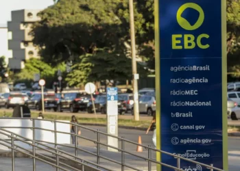 Agência Brasil e jornalistas da EBC recebem prêmio na área de economia