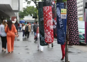 Frente fria chega a São Paulo a partir de segunda com chuvas e ventos