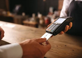 “À vista” ou “a vista”: qual a forma correta e quando usar crase