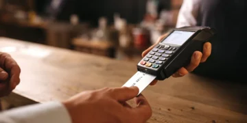 “À vista” ou “a vista”: qual a forma correta e quando usar crase