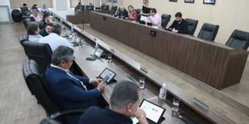 Blumenau aprova políticas de saúde mental para servidores e celebração da cultura gaúcha