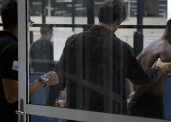 Polícia combate Comando Vermelho na  Vila Kennedy, no Rio