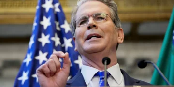 Economia dos EUA está bem, mas pode ter recessão se FED não baixar juro, diz Bessent