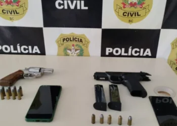 Homem é preso em Blumenau com pistola de uso restrito durante operação da Polícia Civil