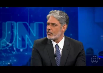 William Bonner critica ‘mundo polarizado’ na despedida do JN