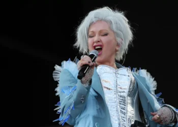 Cyndi Lauper estreia-se no Rock in Rio no dia da “lenda” Rod Steward
