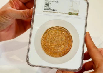 Moeda de ouro cunhada em 1609 vendida por valor recorde