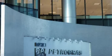 Petrobras pagará R$ 12,2 bilhões em dividendos, equivalentes a R$ 0,94 por ação