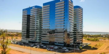 Justiça afasta temporariamente presidente e diretor do BRB