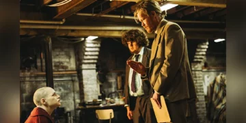 Emma Stone flui entre cômico e surreal no filme ‘Bugonia’