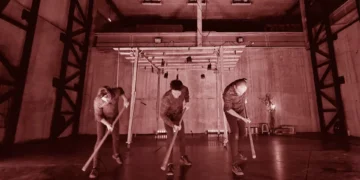 Erva Daninha celebra 20 anos com Mostra Estufa e lançamento de livro