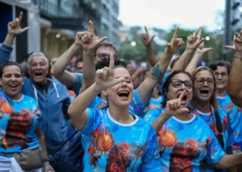 Diretor de escola de samba sobre Lula joga indireta a Bolsonaro