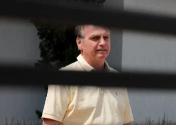 Bolsonaro e o aparelho de solda: ex-presidente fez curso de eletricidade à distância