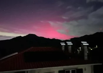 Tempestade geomagnética traz auroras boreais e eventuais problemas nas comunicações