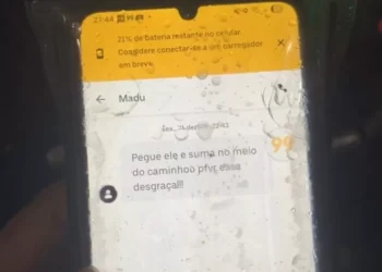 Motoboy recebe pedido inusitado de passageira e vídeo viraliza nas redes